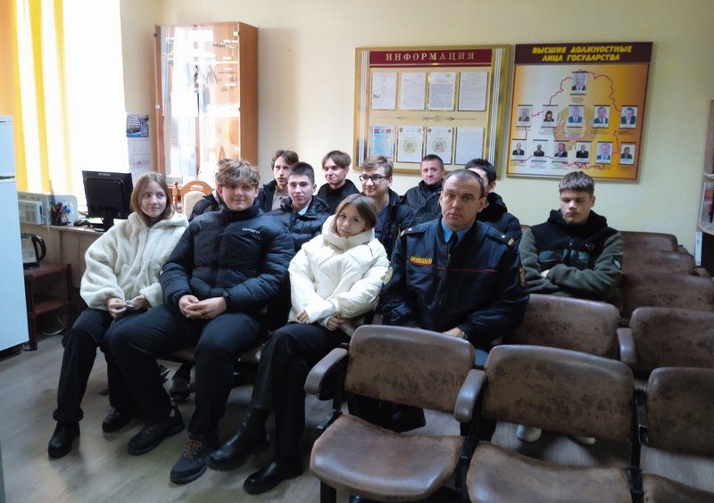 Школьники посетили Костюковичское отделение Департамента охраны