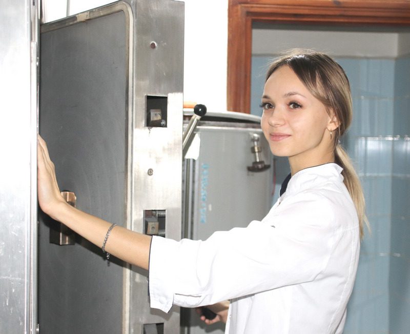 После окончания медицинского колледжа в Костюковичскую ЦРБ пришла работать Валерия Коношенко