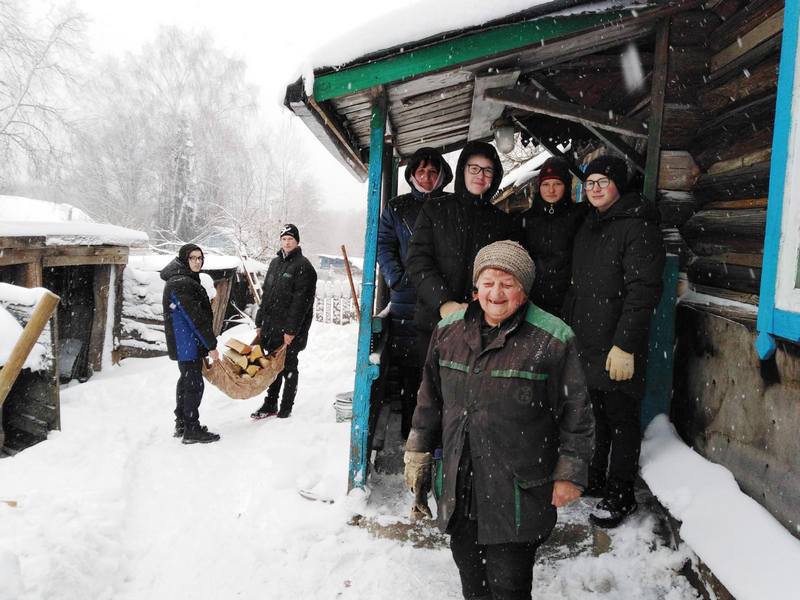 К челленджу общественного объединения «БРСМ» «Уберем снег вместе!» присоединилась молодежь Костюковщины