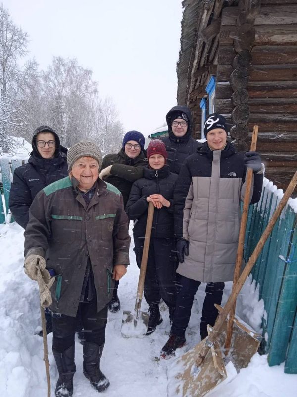 К челленджу общественного объединения «БРСМ» «Уберем снег вместе!» присоединилась молодежь Костюковщины