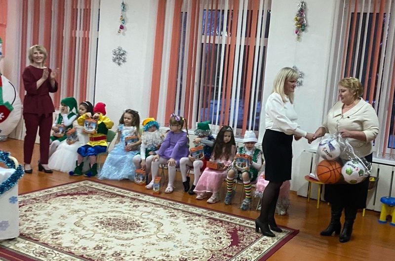 Подарки в рамках акции "Наши дети" получили воспитанники детского сада №2