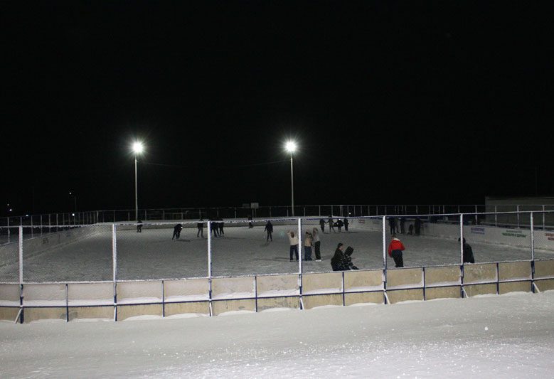 Физкультурно-оздоровительный центр и учреждения образования объявили об открытии сезона ледовых катков и хоккейных коробок