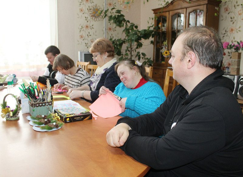 Сладкие подарки от Костюковичской районной организации РОО «Белая Русь» получили инвалиды
