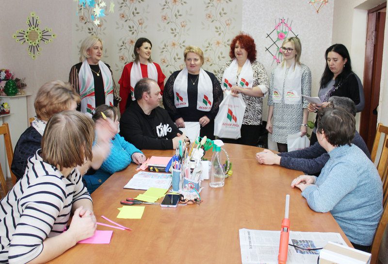 Сладкие подарки от Костюковичской районной организации РОО «Белая Русь» получили инвалиды