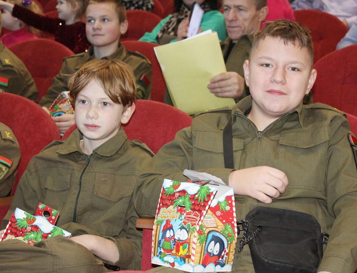 Фотофакт. В РЦК прошел праздник для "Зубров" и детей сотрудников РОВД