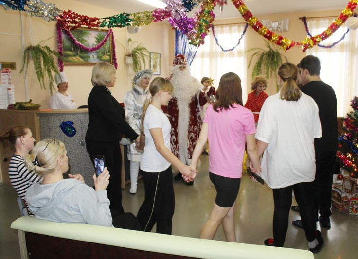 В преддверии Нового года поздравления принимали дети, которые проходят лечение в педиатрическом отделении Костюковичской ЦРБ