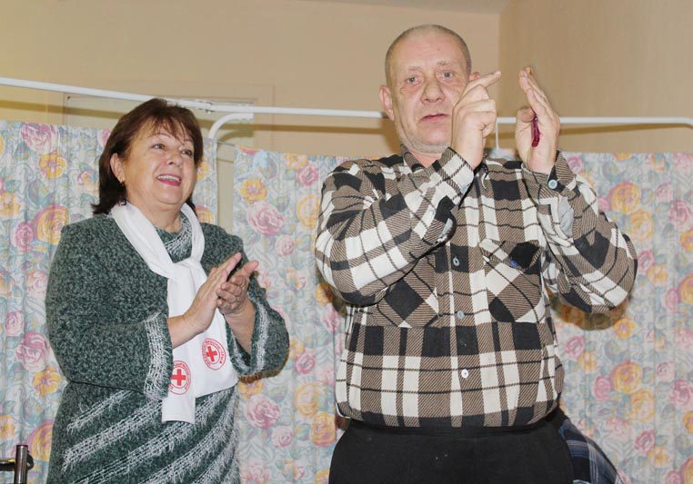 В рамках акции «От всей души» в Забычанскую больницу сестринского ухода приехали гости с поздравлениями