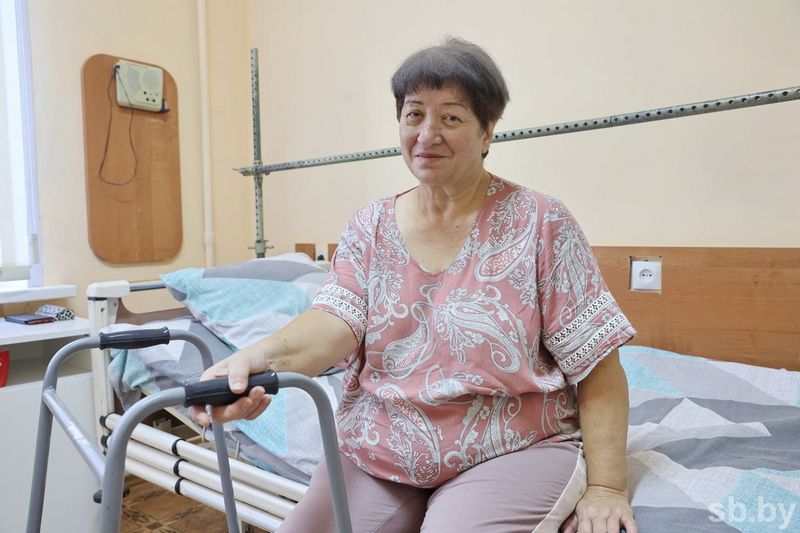 Пенсионерка из Костюковичского района Галина Савченко после эндопротезирования коленного сустава в 70 лет решила начать новую жизнь по правилам ЗОЖ