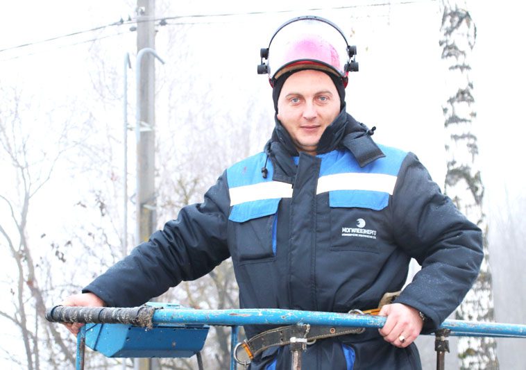 Энергетики Костюковичского района отмечают свой профессиональный праздник