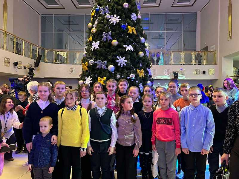 20 детей из Костюковичей побывали на главной елке «Белой Руси»