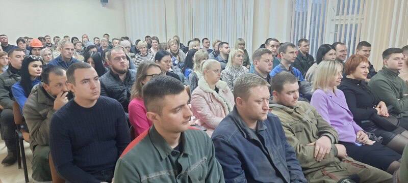 Глава района Александра Михеенко встретилась с молодыми специалистами ОАО «Белорусский цементный завод»