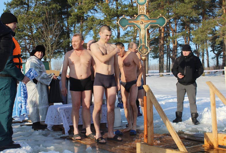 Православные костюковчане отмечают Крещение Господне