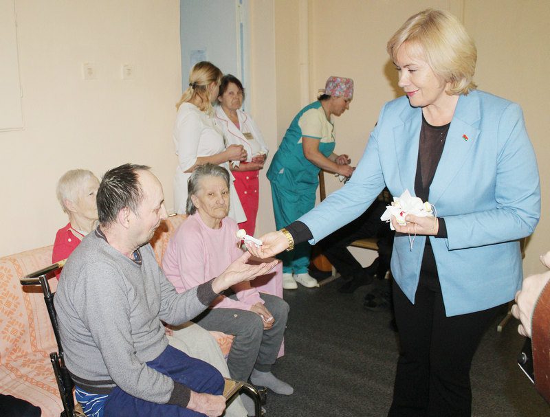 Республиканская благотворительная акция для пожилых людей «От всей души» шагает по Костюковщине