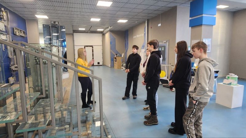 Учащиеся средней школы № 4 посетили ОАО «Могилевский завод лифтового машиностроения»