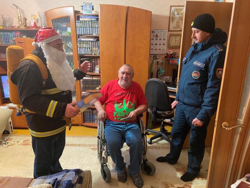 Спасатели Костюковичского РОЧС присоединились к акции «От всей души»