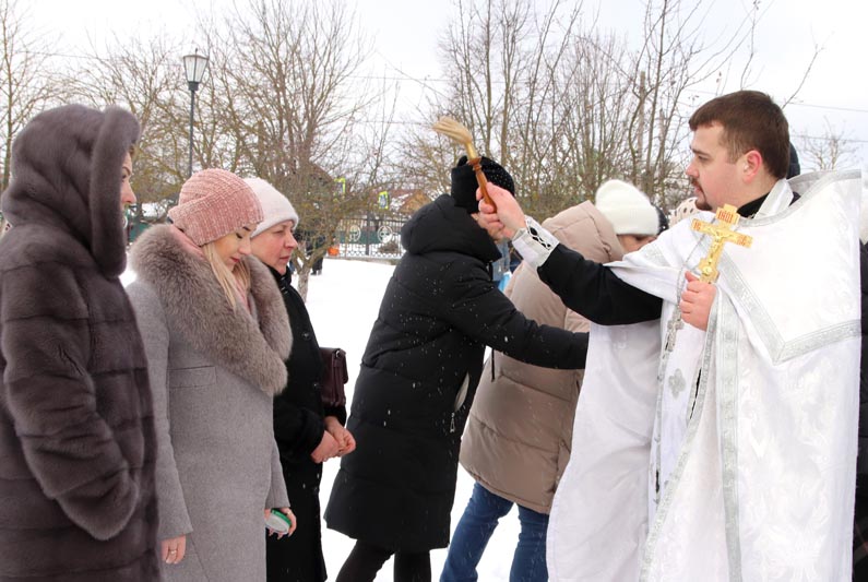 Фотофакт. Крещение Господне празднуют православные христиане