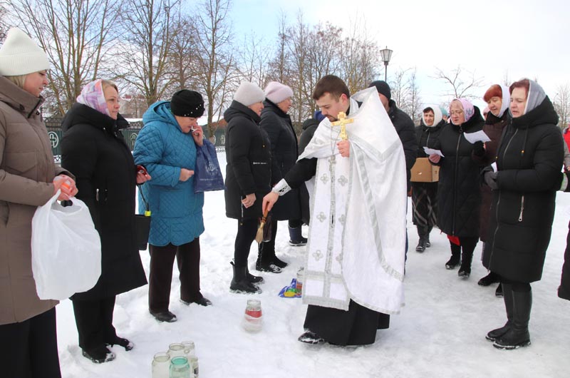 Фотофакт. Крещение Господне празднуют православные христиане