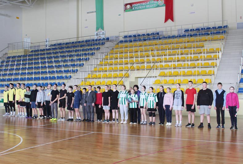 Школьники Костюковщины соревновались в баскетболе