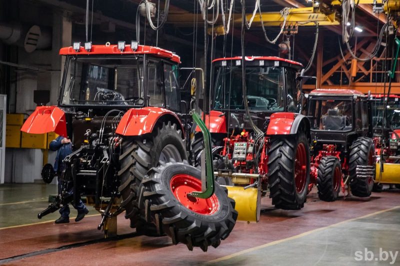 Беларусь и Узбекистан создадут сборочное производство тракторов