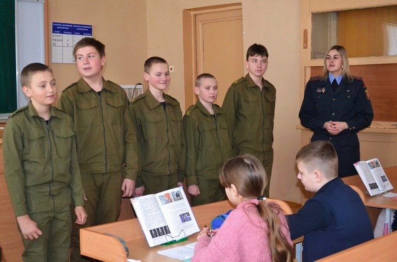 Будь примером для сверстников: в Костюковичах воспитанники клуба «Зубр» провели круглый стол