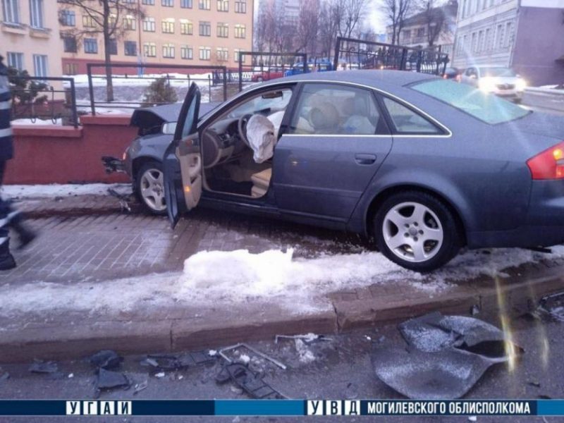 В Могилеве столкнулись два авто - пострадал подросток
