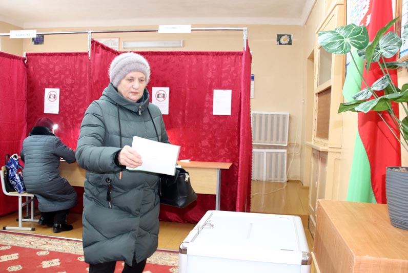 В Беларуси стартовало досрочное голосование на выборах депутатов