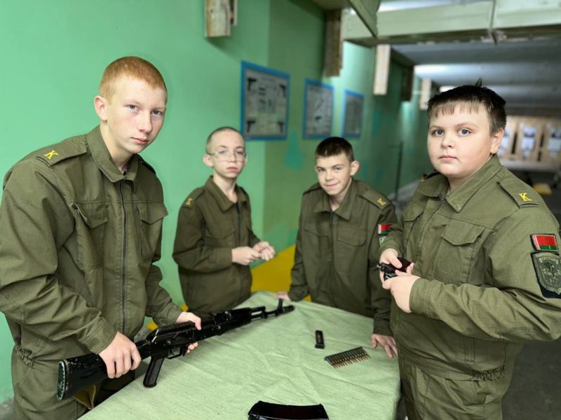 В военно-патриотических клубах МВД занимаются почти 5 тыс. ребят