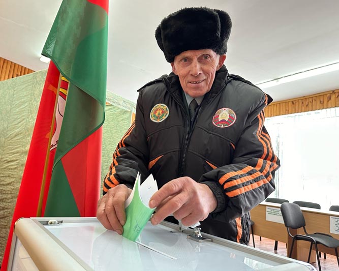 Костюковичский участок для голосования № 3 встретил первых избирателей