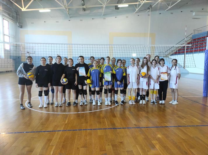 Юные спортсменки Костюковичского района приняли участие в областных соревнованиях по волейболу