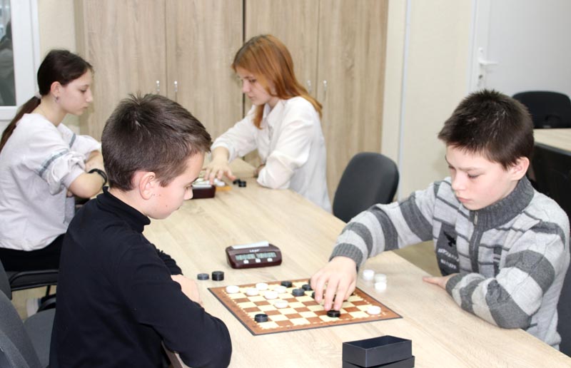 Юные шашисты из СШ №1 г. Костюковичи 1 марта стали победителями районного турнира по быстрым шашкам