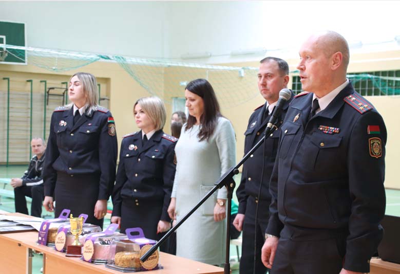 В честь 107-летия белорусской милиции костюковичские правоохранители устроили спортивный праздник