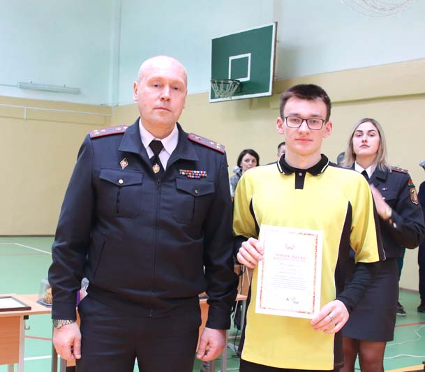 В честь 107-летия белорусской милиции костюковичские правоохранители устроили спортивный праздник