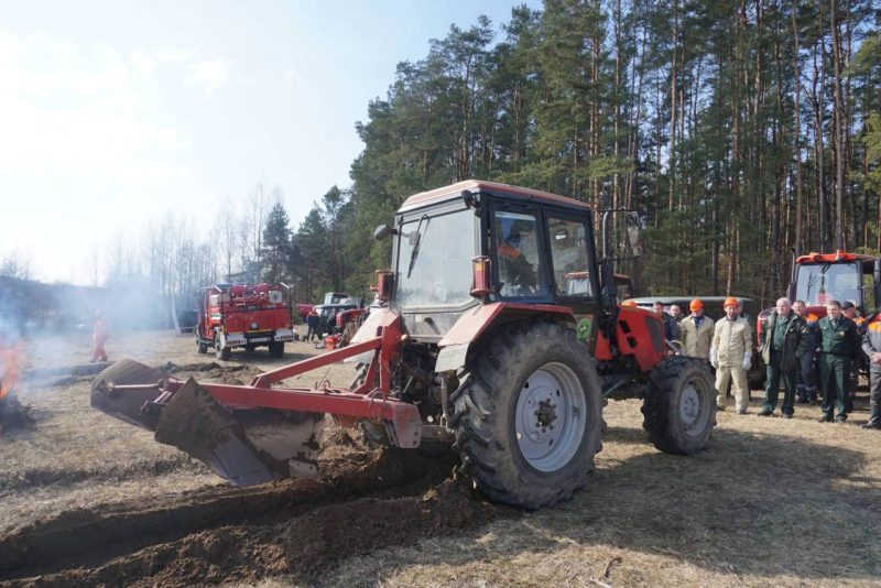 Готовы к испытаниям: в Костюковичском лесхозе прошел смотр сил и средств к пожароопасному сезону 2024 года