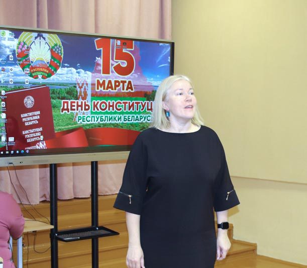 Диалоговая площадка «Основной закон страны – фундамент правовой культуры молодежи» прошла в Костюковичах с участием адвоката 