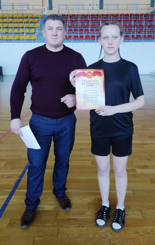 Команда девушек и юношей Костюковичского района заняли первое место в областных зональных соревнованиях по волейболу