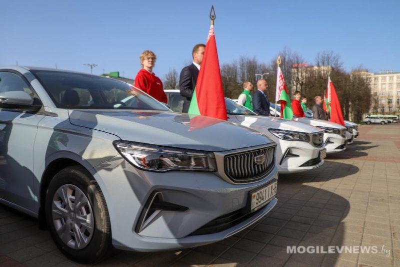 Новенькие автомобили получили сельские Советы Могилевской области