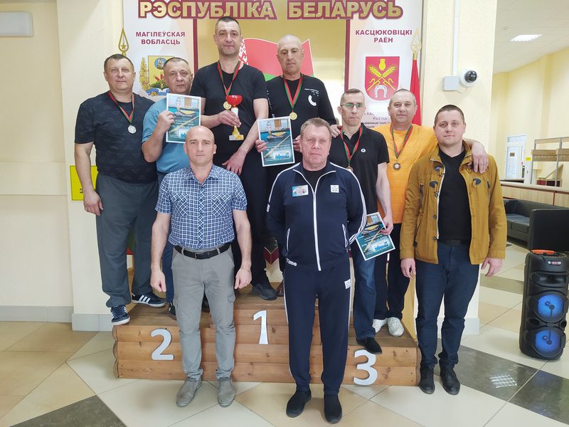 Команда Костюковичского района одержала уверенную победу в товарищеском турнире по бильярду