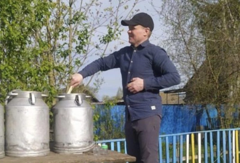Молоко с «оттенком»: чья в том вина? Проблемы со сдачей населенческого молока в деревнях Костюковичского района