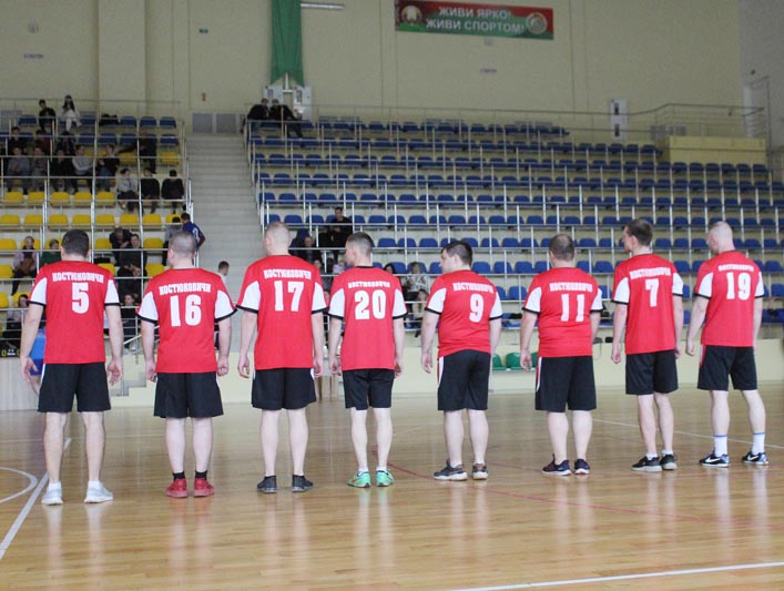 В Костюковичи приехали представители военных комиссариатов Могилевской области, чтобы сразиться в соревнованиях по волейболу