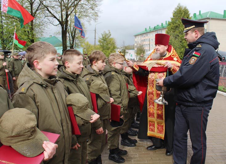 Клятву на верность народу и Родине принесли воспитанники военно-патриотического клуба "Зубр"
