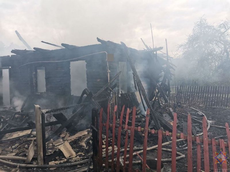 В Березовском районе сгорел дом многодетной семьи — погибли четыре ребенка