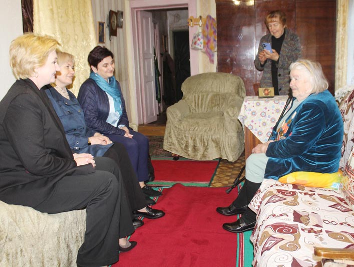Депутат Палаты представителей Национального собрания Республики Беларусь Александра Михеенко посетила Костюковичский район