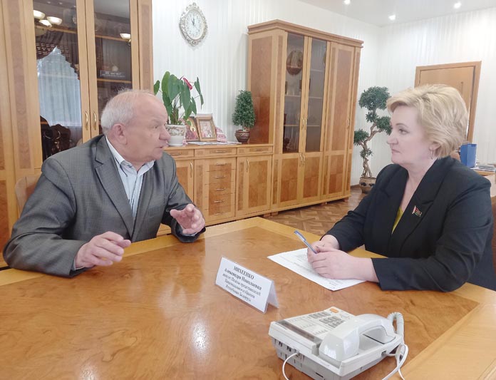 Депутат Палаты представителей Национального собрания Республики Беларусь Александра Михеенко посетила Костюковичский район