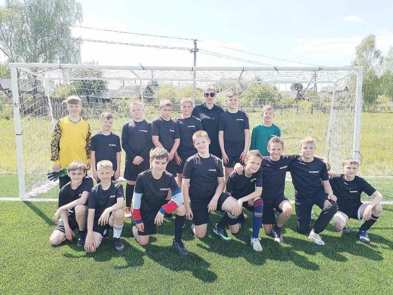 Костюковичские спортсмены победили в областных соревнованиях по футболу «Кожаный мяч»