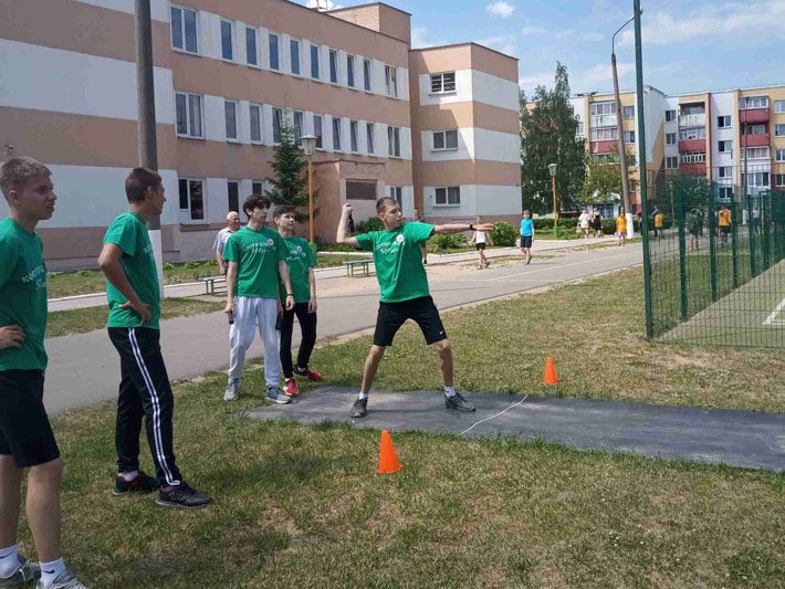 Военно-спортивная игра "Мы - будущие защитники!" прошла в средней школе №4