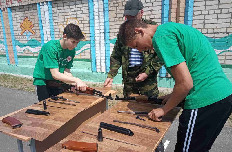 Военно-спортивная игра "Мы - будущие защитники!" прошла в средней школе №4