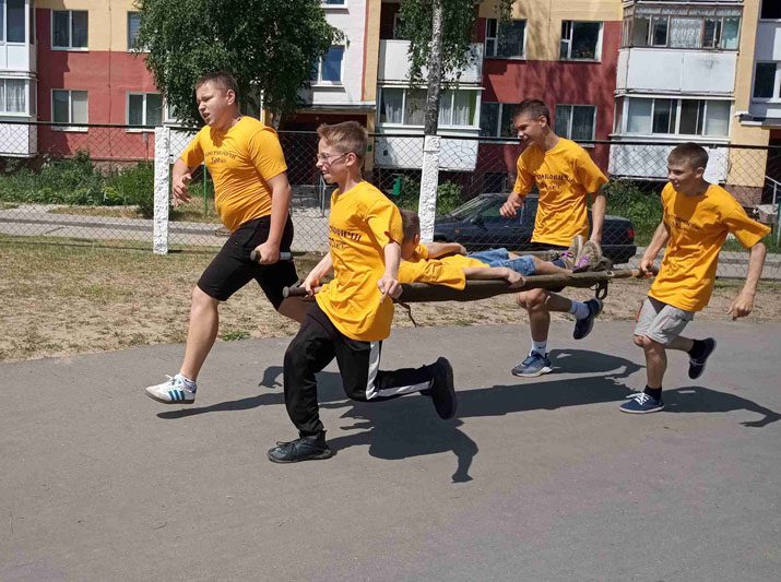 Военно-спортивная игра "Мы - будущие защитники!" прошла в средней школе №4