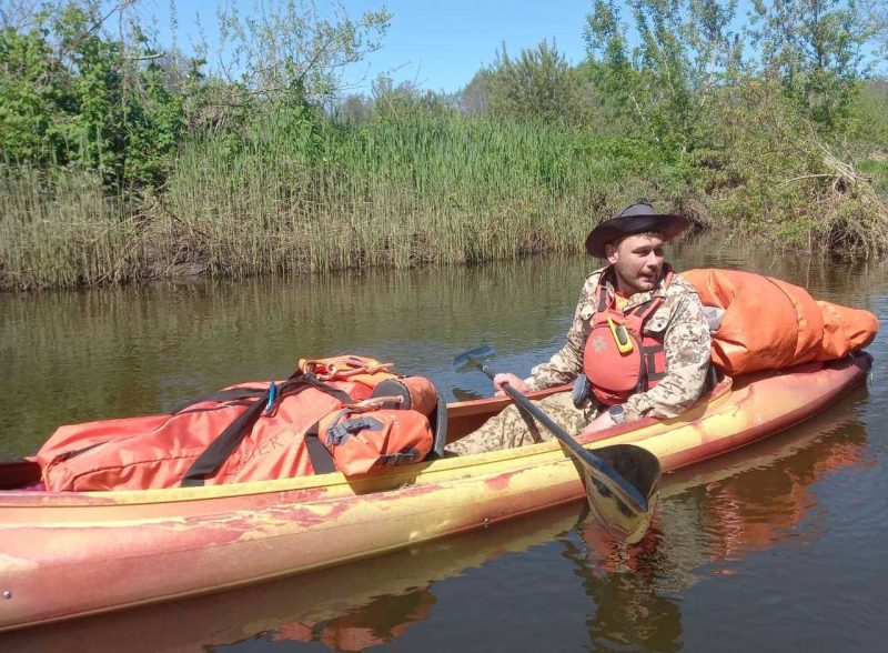 Группа натуралистов со всей Беларуси приехала в Костюковичи, чтобы совершить сплав на байдарках по реке Беседь