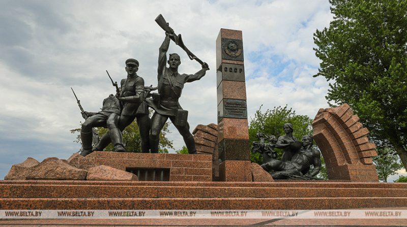 День всенародной памяти жертв Великой Отечественной войны и геноцида белорусского народа отмечают в Беларуси