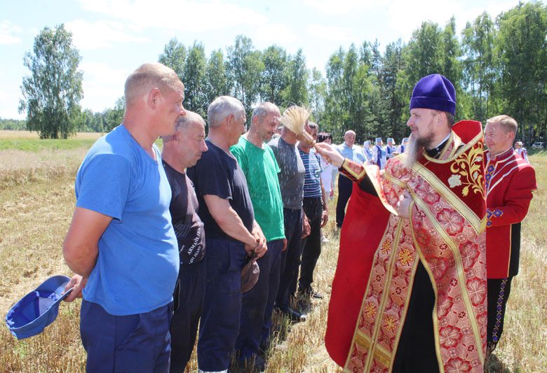 Традиционный обряд Зажинки прошел в Костюковичском районе